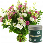 Boeket eustoma's + blikje gefeliciteerd snoep