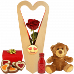 Rode roos in sierlijke doos