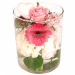 Roze moederdag bloemen in glazen vaas