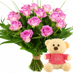 Boeket roze rozen + kleine I love you knuffel met roze shirt
